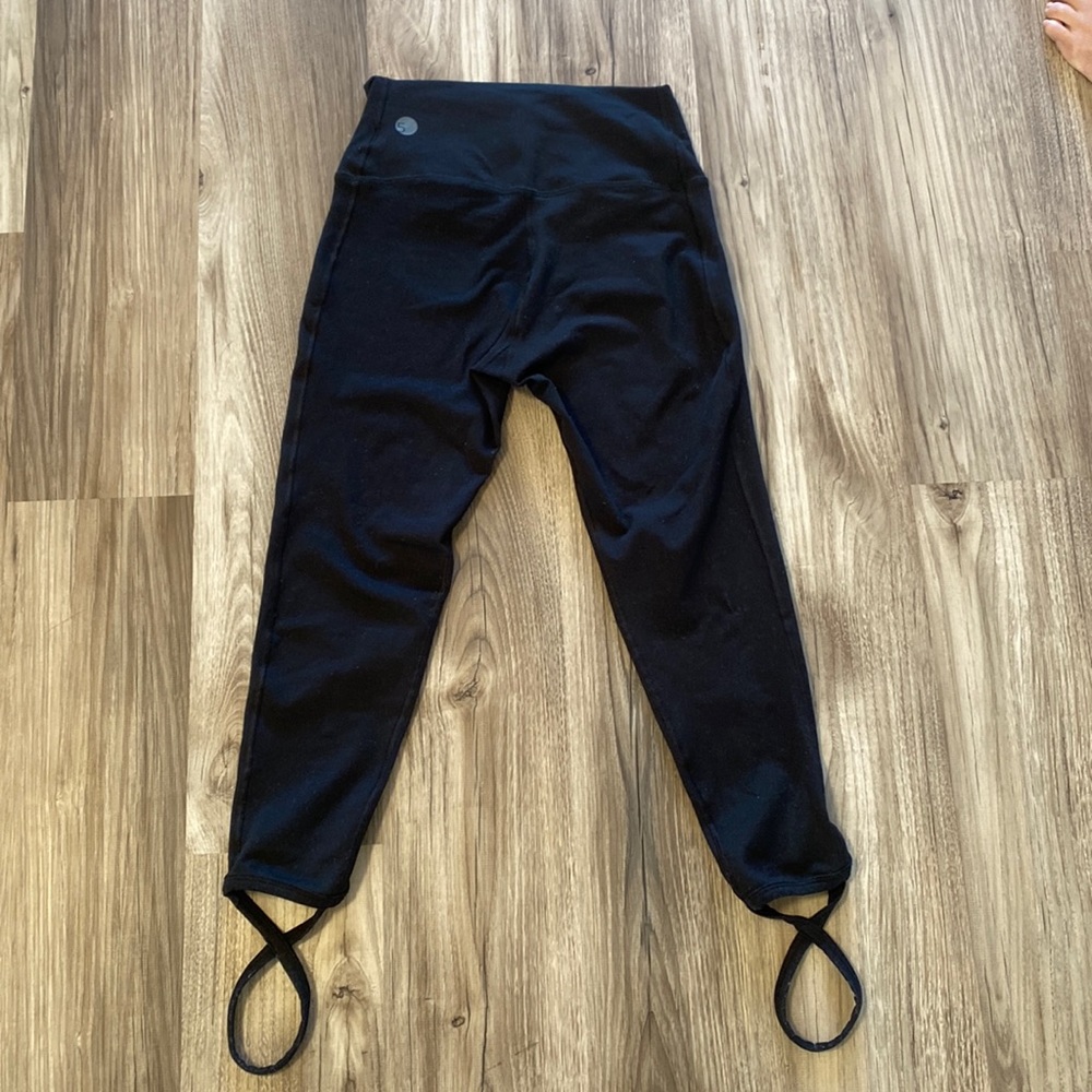 Five Dancewear leggings with cute bottom detail